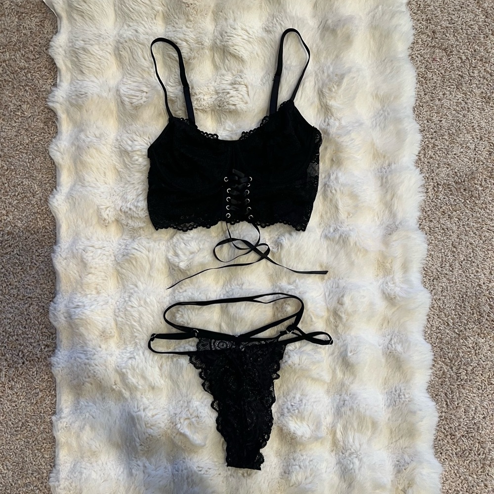 Elegant Black Lace Lingerie Set small